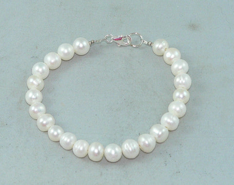 Beautiful  Lustrous Freshwater Pearl Bracelet